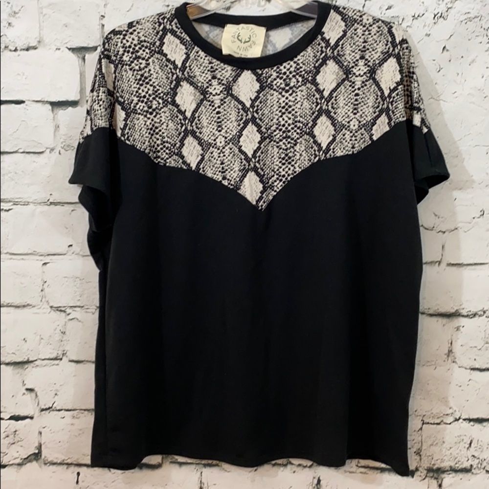 NWT Fantastic Fawn snake print top